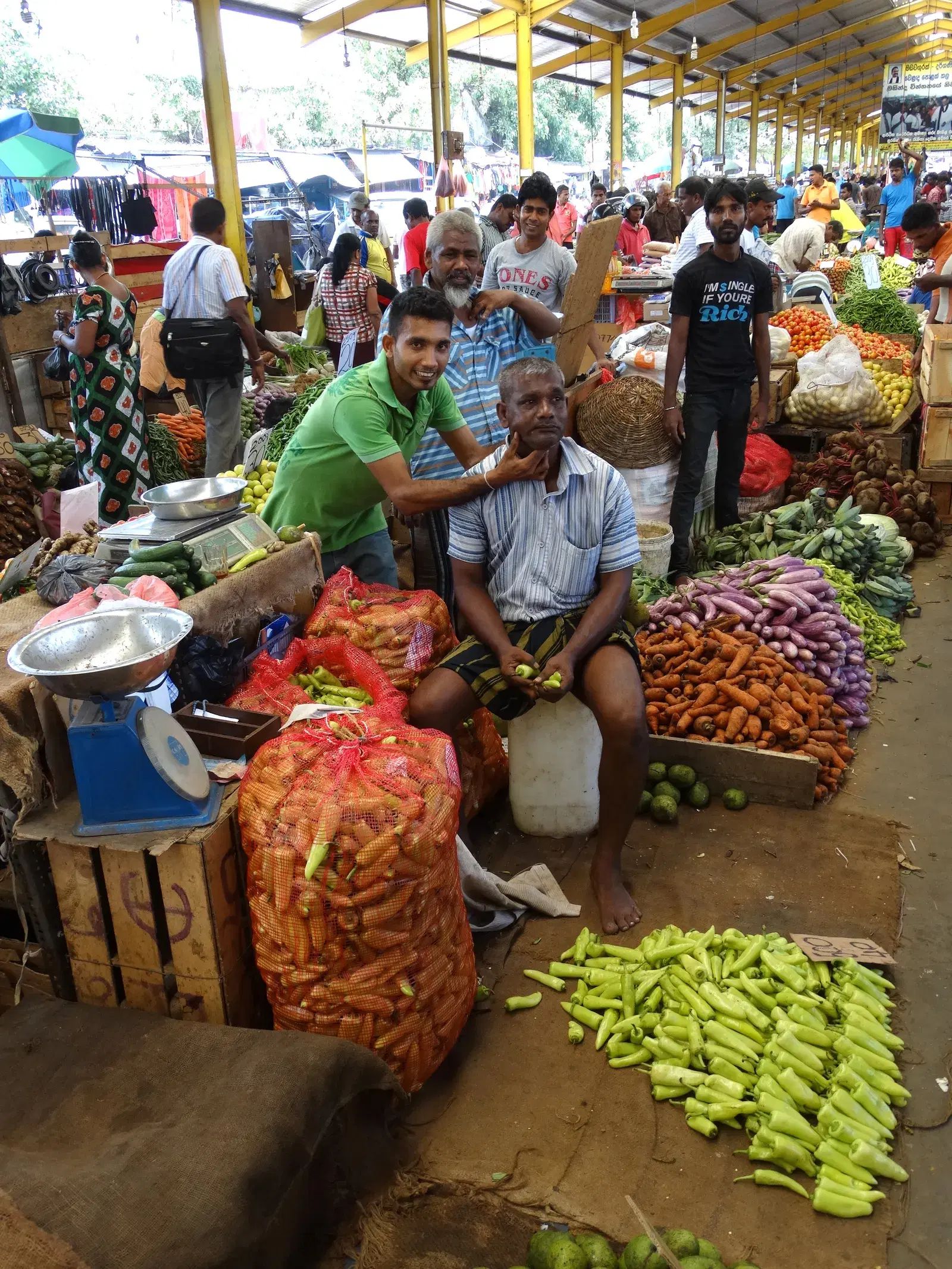 A busy street scene in Colombo's Pettah market district