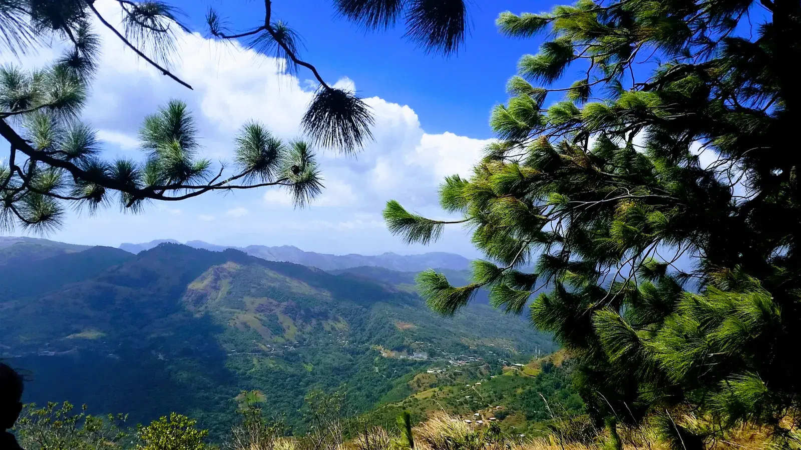 The smaller Mini World's End viewpoint in Horton Plains