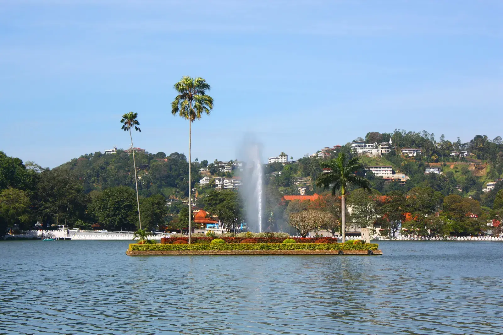 The small island in the middle of Kandy Lake
