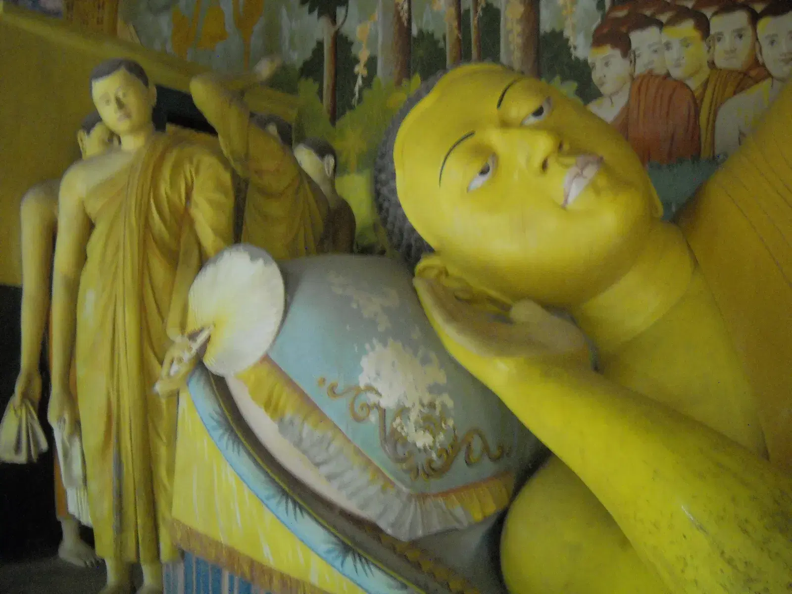 A closer view of the Wewurukannala Buddha statue and temple grounds
