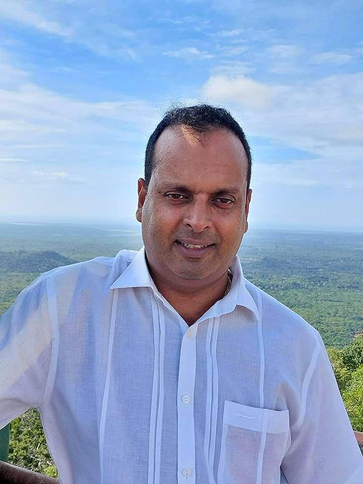 italian guide, local tour guide in Sri Lanka